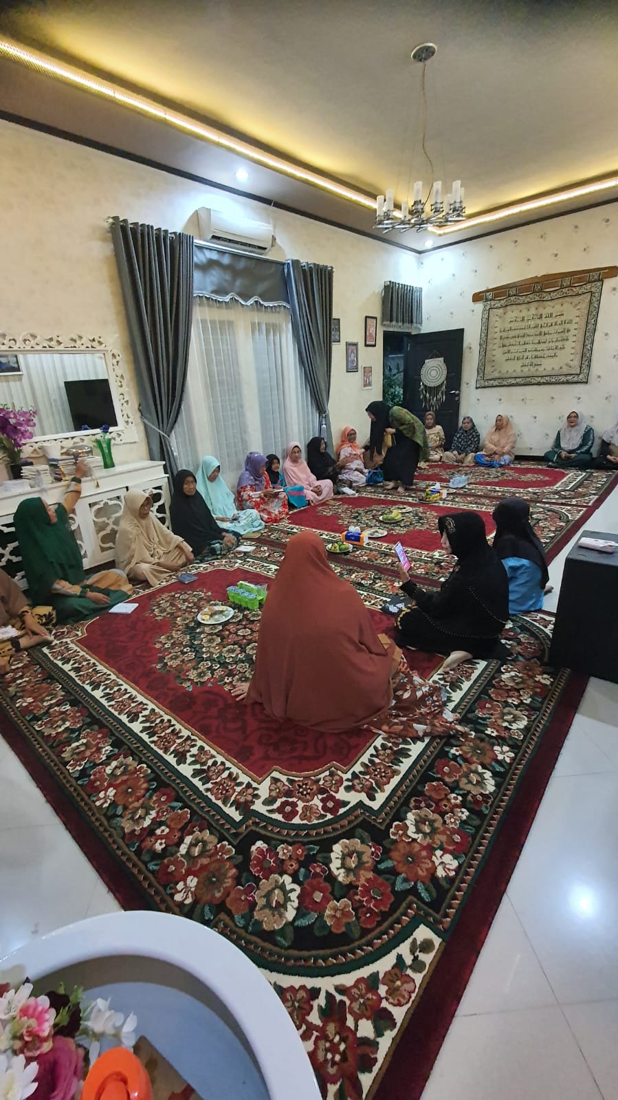Pembacaan surat yasin dan tahlil tujuh hari wafatnya Ahmad Irfan