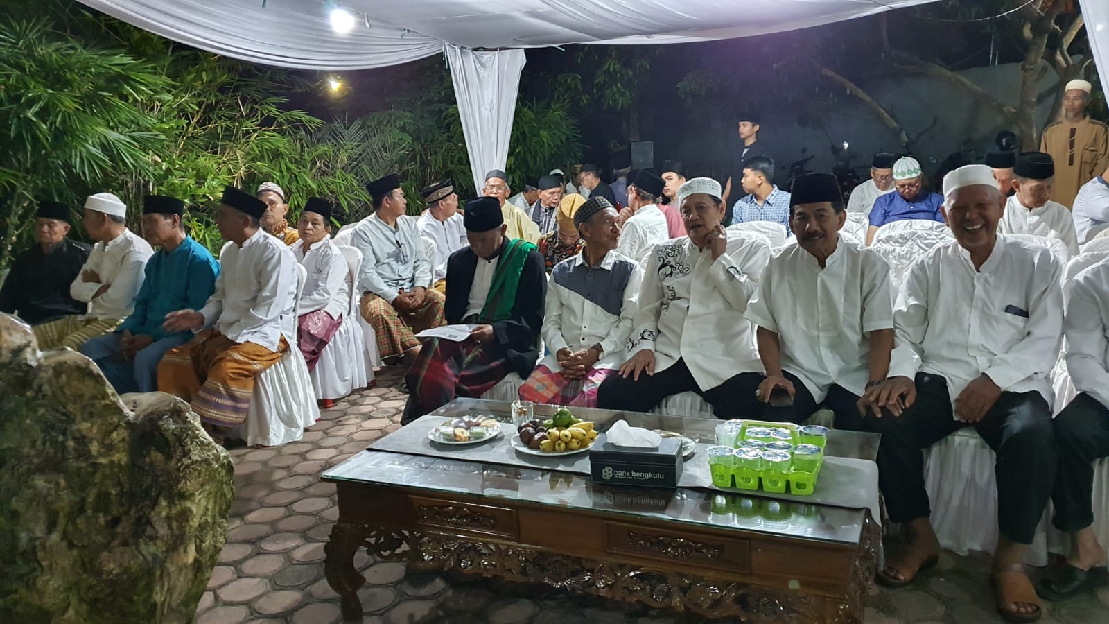 Pembacaan surat yasin dan tahlil tujuh hari wafatnya Ahmad Irfan