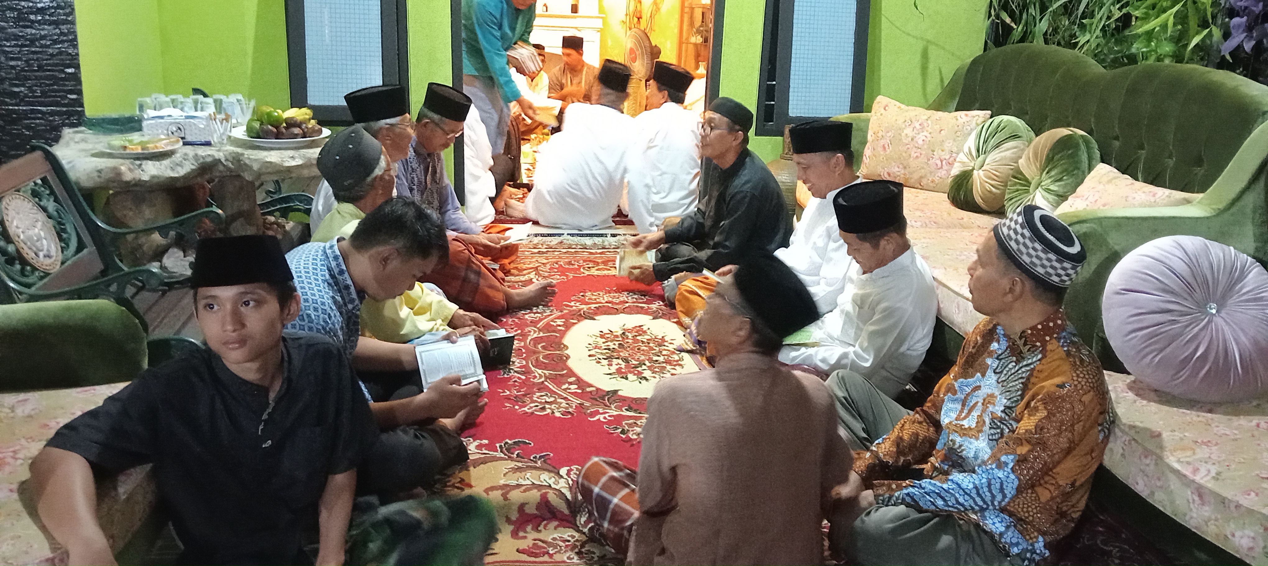 Pembacaan surat yasin dan tahlil tujuh hari wafatnya Ahmad Irfan