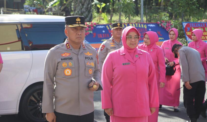 Kapolda Bengkulu Kunjungi Polres Mukomuko, Resmikan Gedung Bhayangkari, Tanam Pohon dan Lepas Tukik di Pantai Air Patah