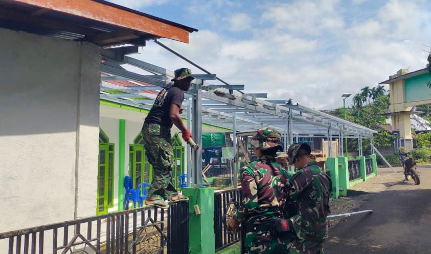 Pemasangan Kanopi Masjid TMMD ke-126 Kodim 0423/BU Capai 90 Persen