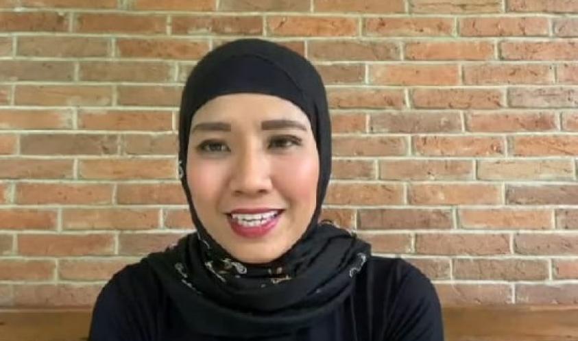 Dr. Devie Rahmawati M. Hum