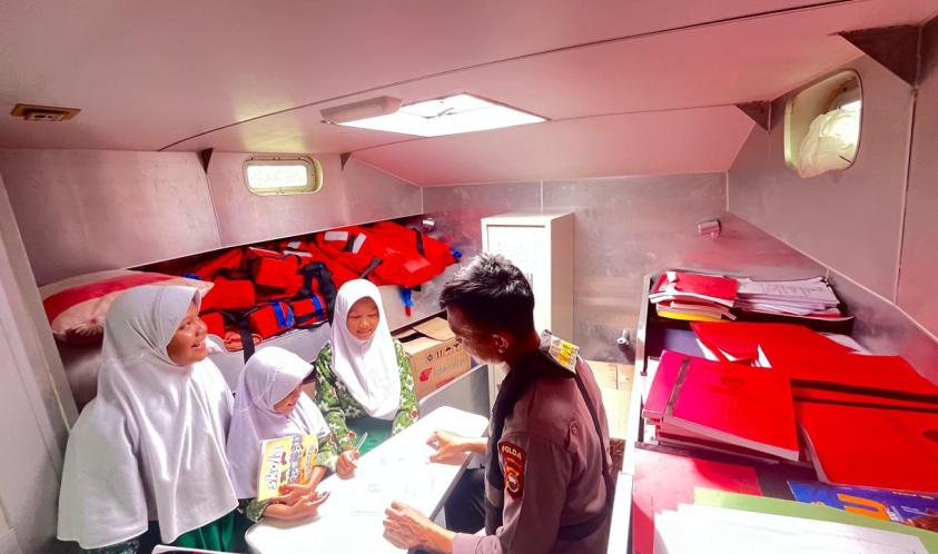Ditpolairud Polda Bengkulu Gelar Perpustakaan Terapung, dan Menerima Kunjungan Anak-anak SD IT Firdaus Bengkulu